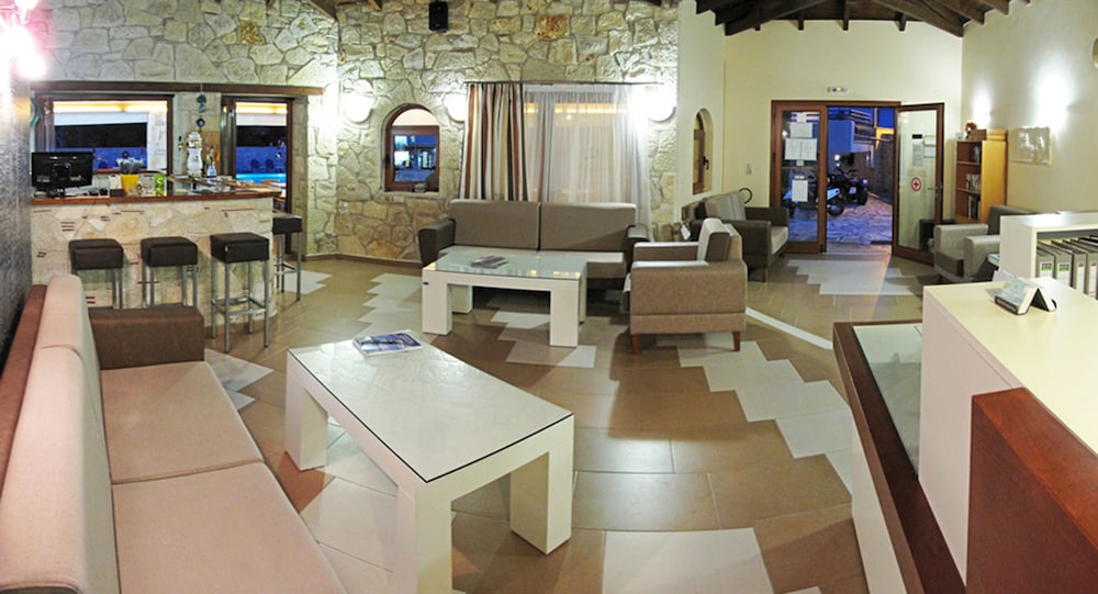 Royal Hotel and Suites 36/49