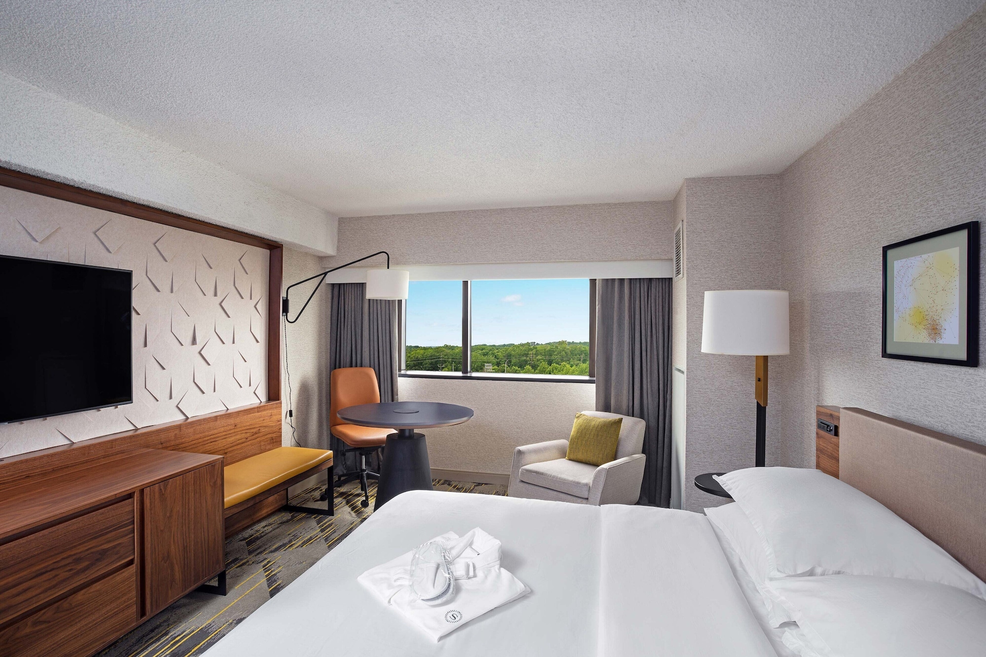 Room at SHERATON EDISON HOTEL RARITAN CENTER, EDISON - NJ