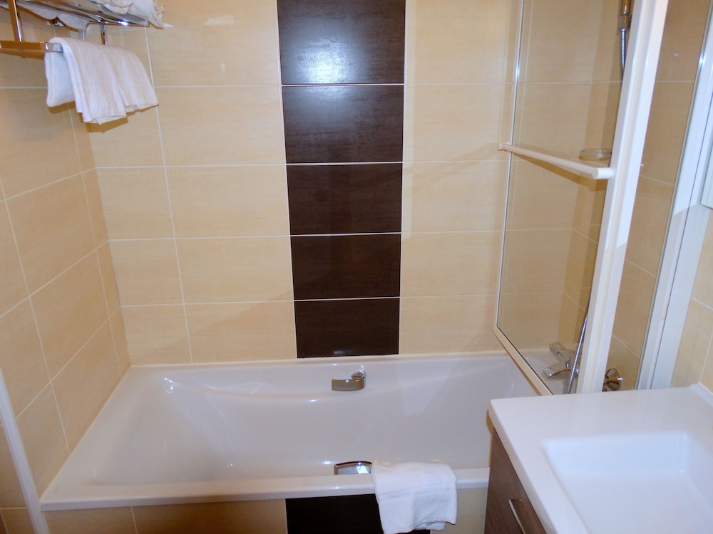 Le Castel Fleuri Hotel 60/61