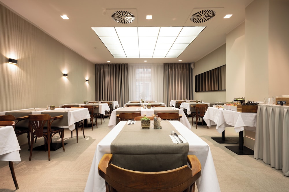 Prokop Square Hotel 38/50