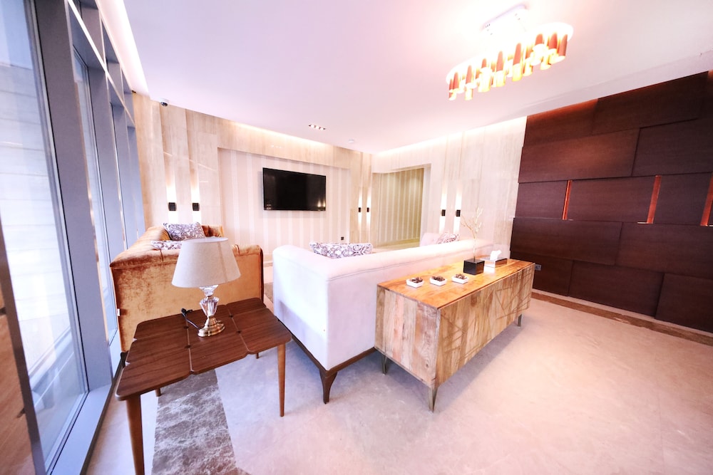 EVA Hotel 16/38