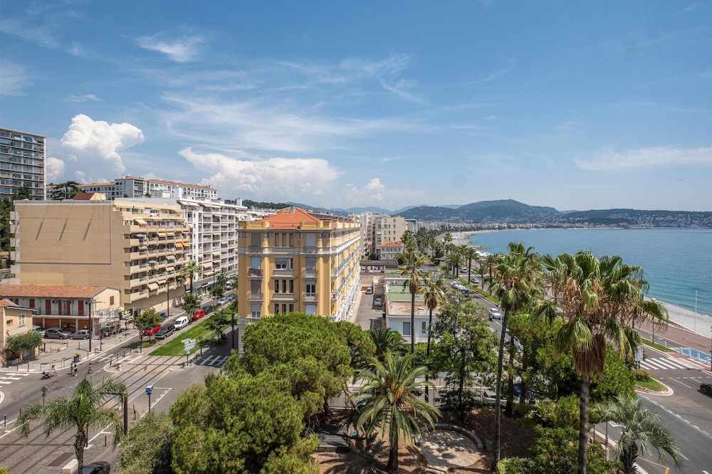 RADISSON BLU NICE 5/75