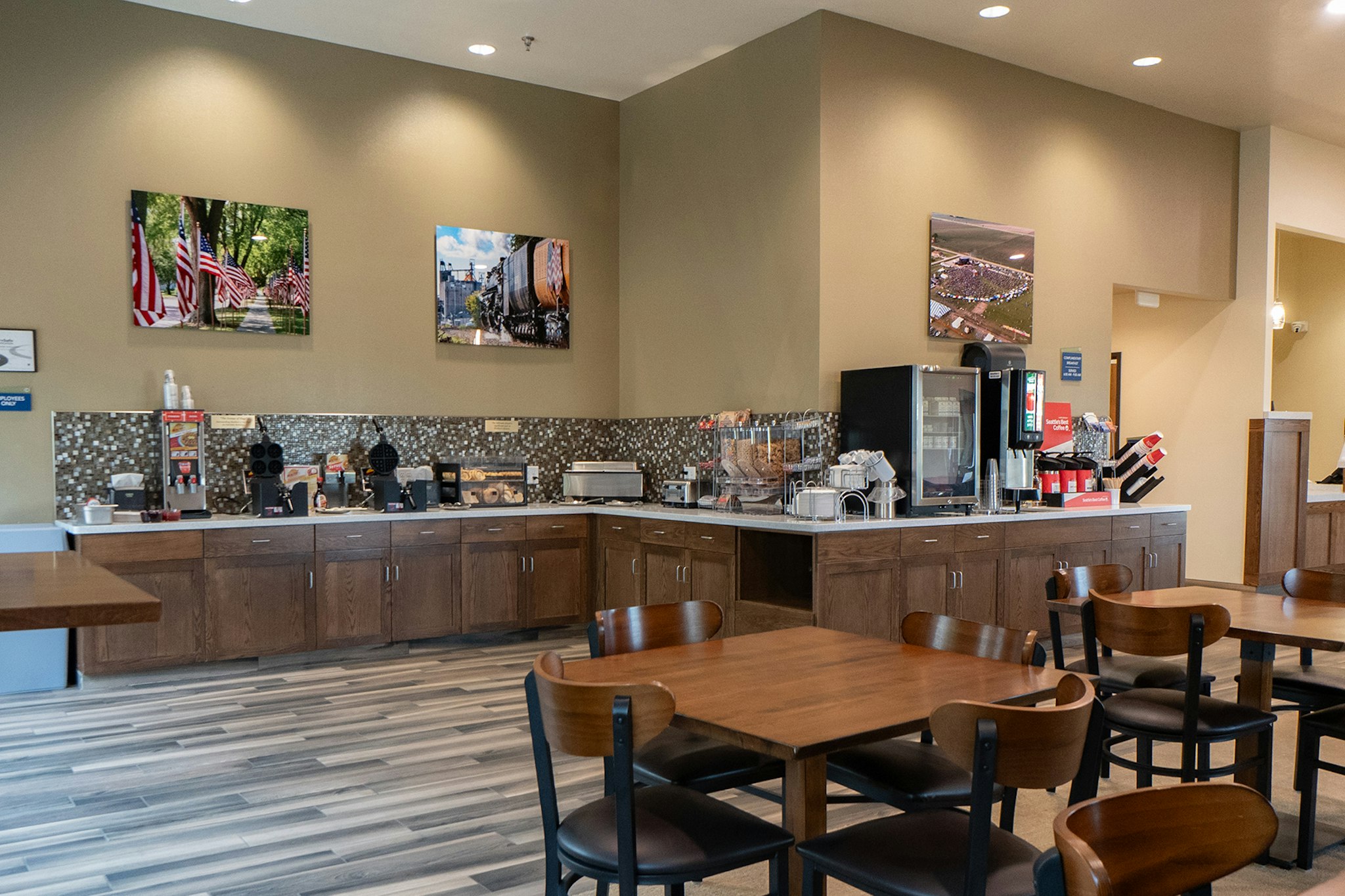 Cobblestone Hotel & Suites-Sheldon 20/27