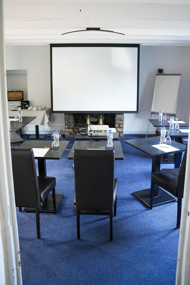 Logis Hotel L'Abreuvoir 36/50
