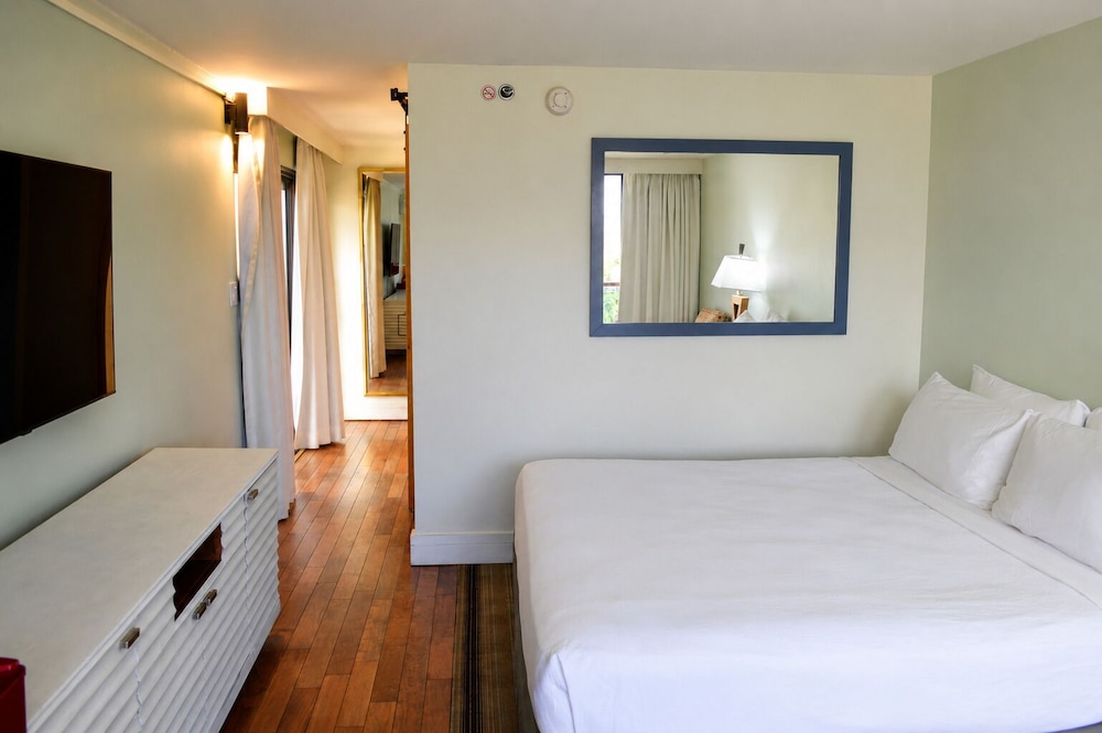 Gold, Studio, King Bed, Corner