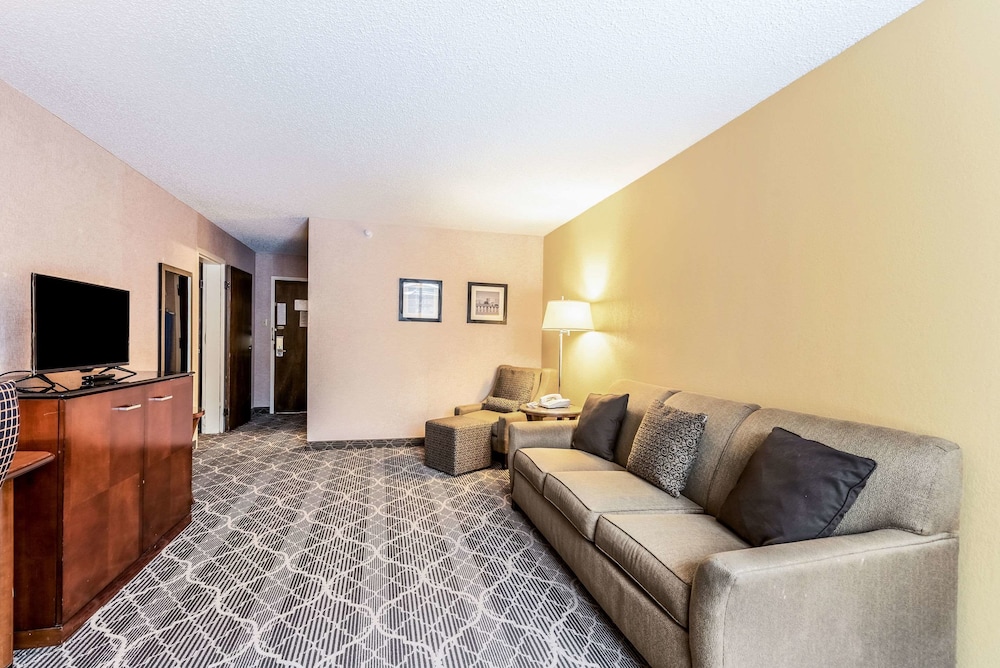 Quality Inn and Suites Brainerd MN 33/39