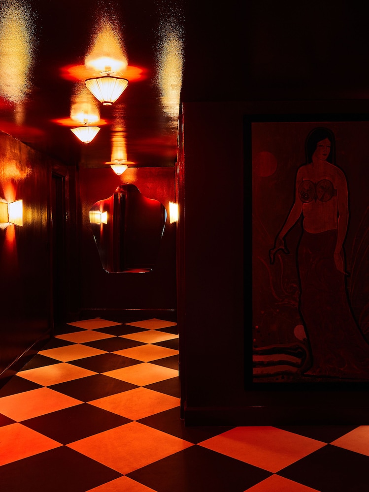 The Siren Hotel 39/70