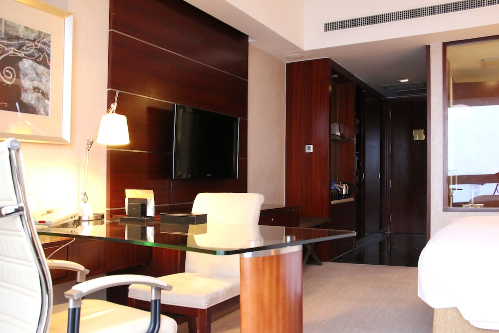 Crowne Plaza Yantai Seaview 67/82