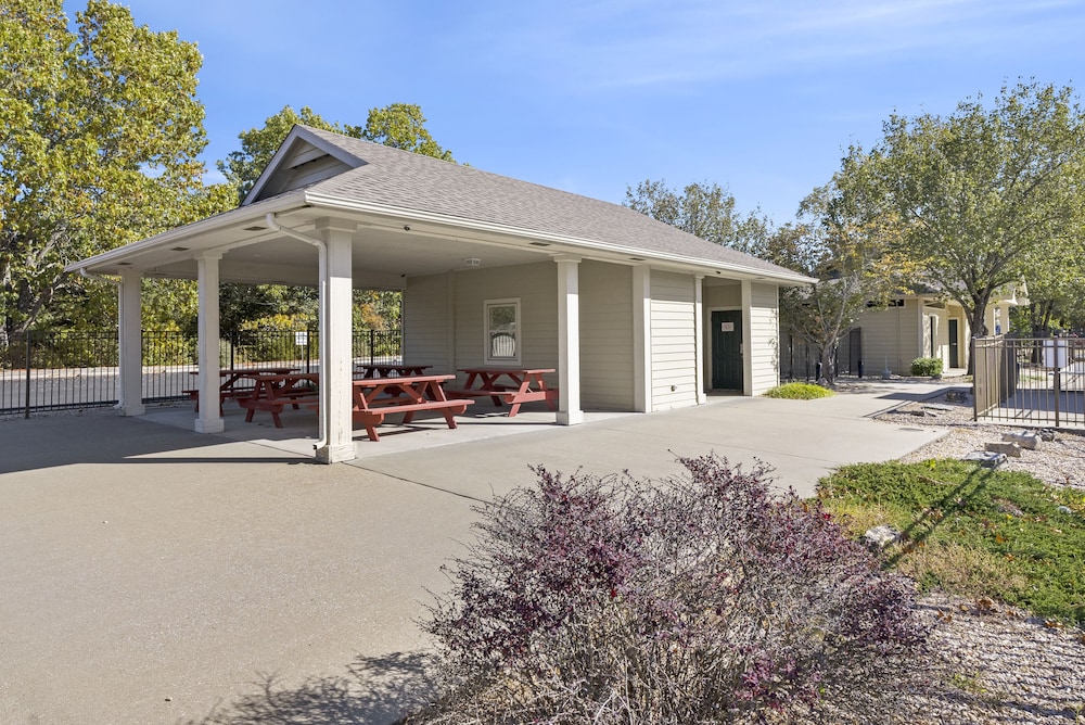 Stonebridge Village Coa 57/70