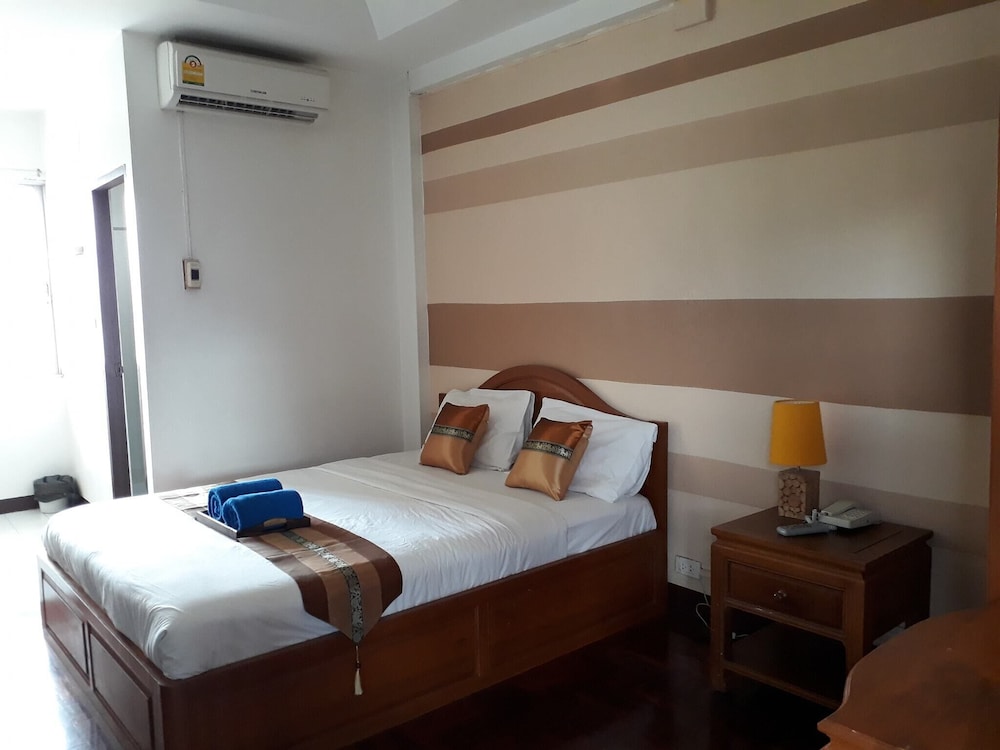DELUXE, TWIN BEDS