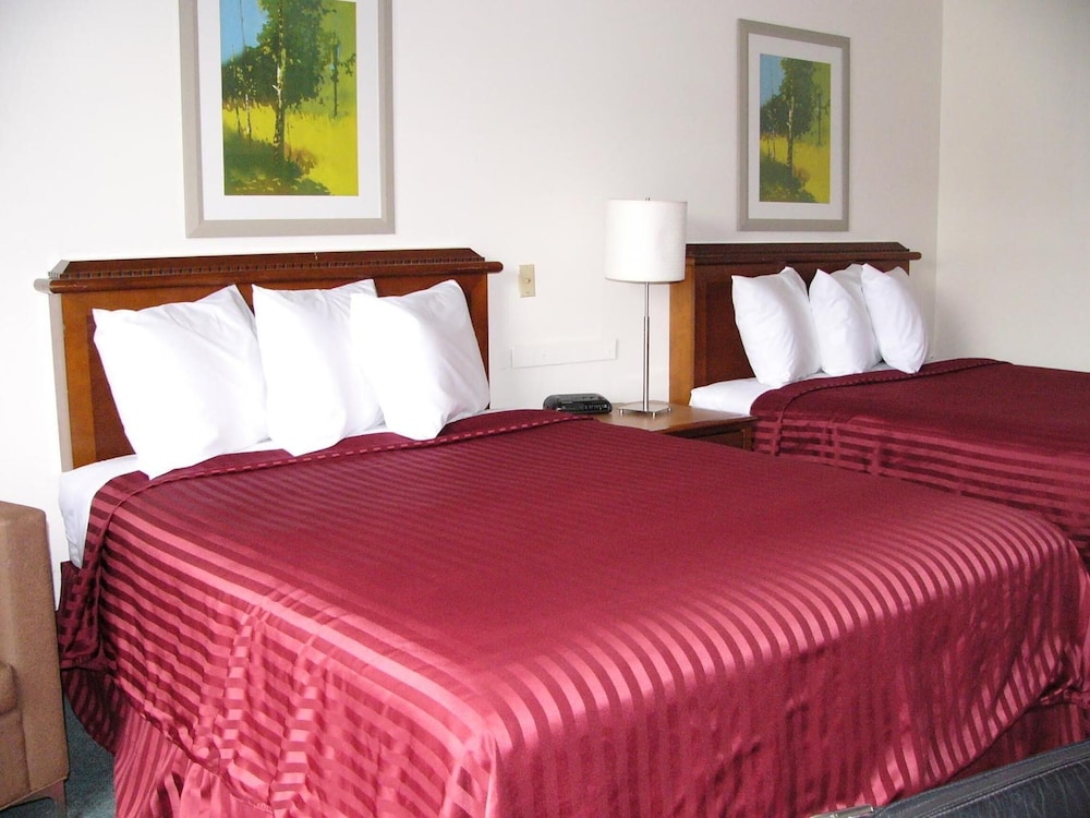 Oyster Bay Inn & Suites 13/70