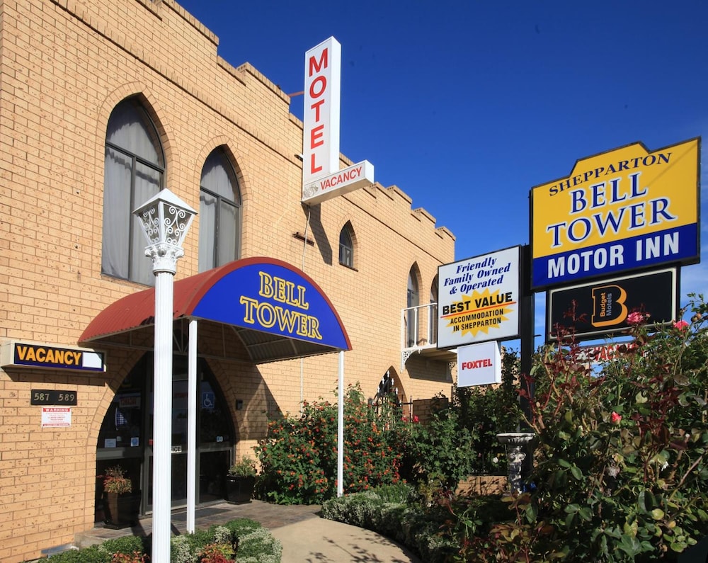 Bell Tower Motor Inn 1/32