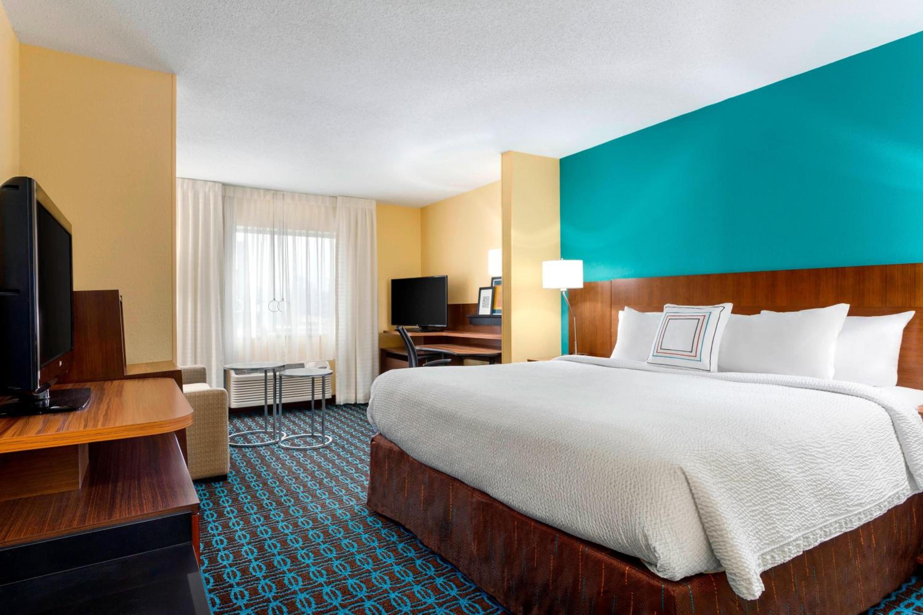 استوديو كبير بسرير كينج مع أريكة، Comfort Inn & Suites Lima Northwest 2/4