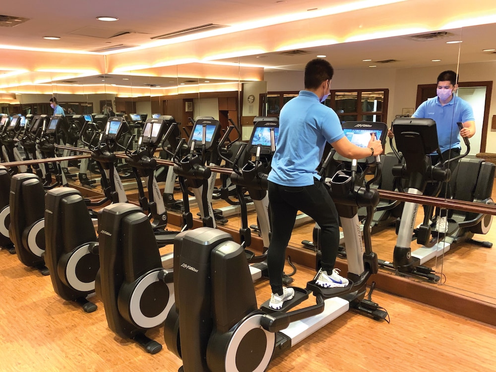 New World Makati Hotel 17/47