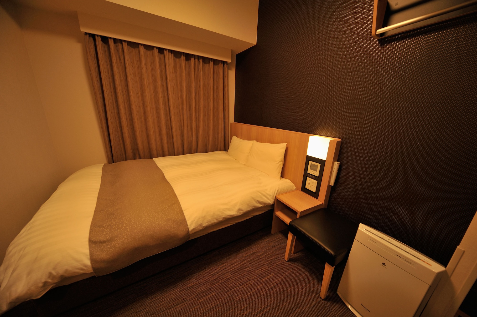Semi Room, Semi Double Bed, Smoking