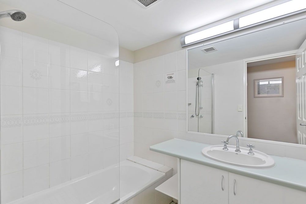WHITE CREST LUXURY APARTMENTS 46/50