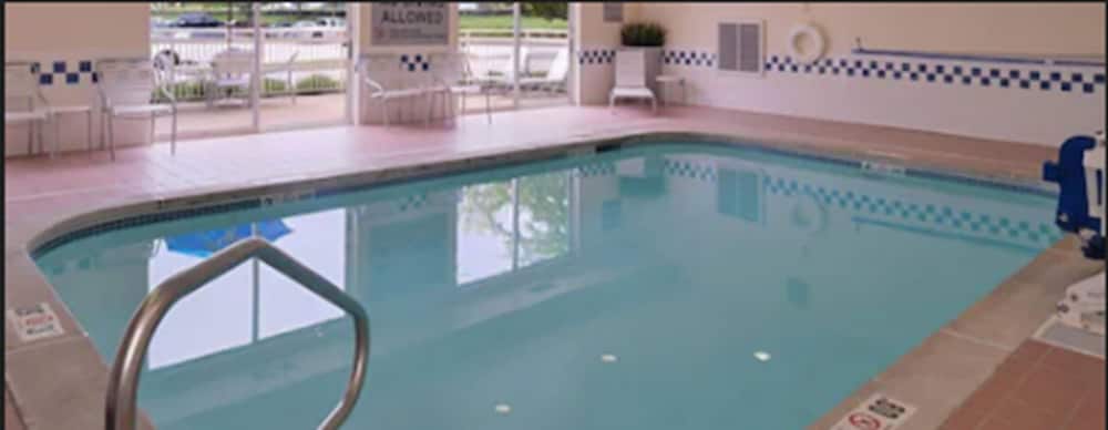 Baymont by Wyndham St. Charles 14/20