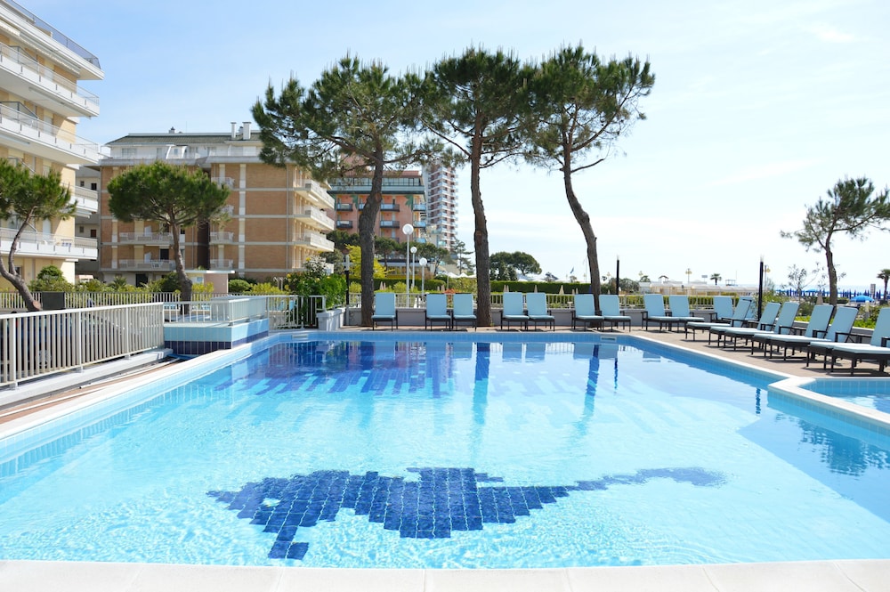 Hotel La Bussola 20/50