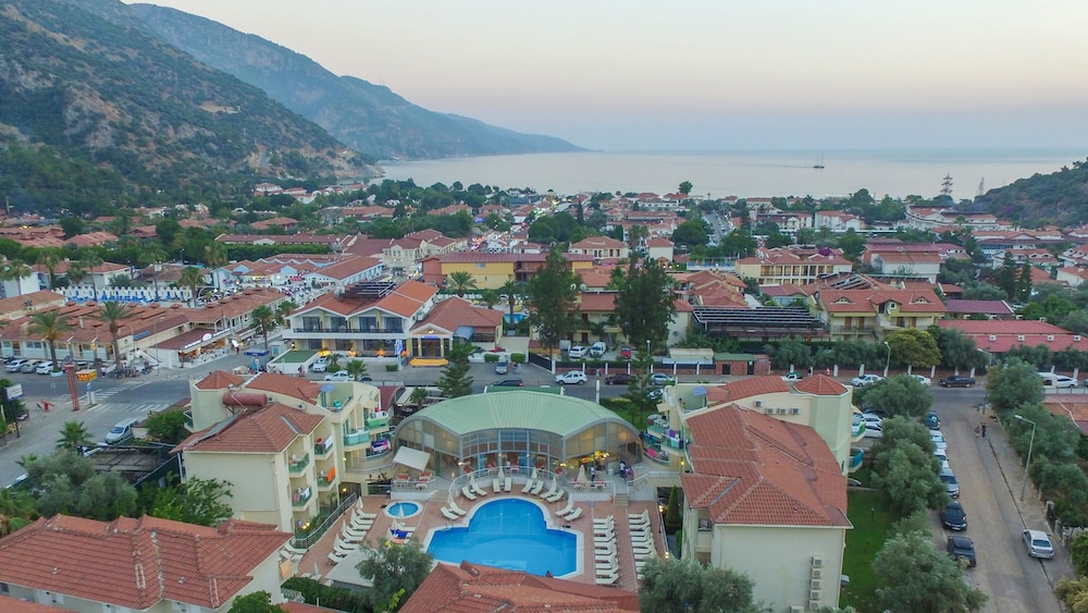 Belcehan Deluxe Hotel 45/50