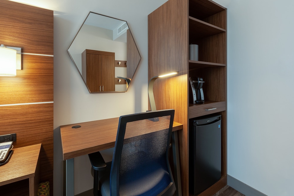 Holiday Inn Express NYC Brooklyn - Sunset Park 28/52