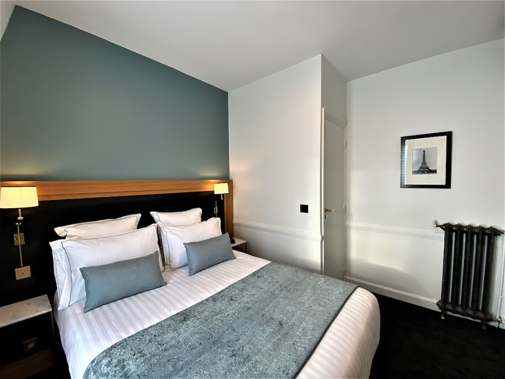 ROOM, SINGLE