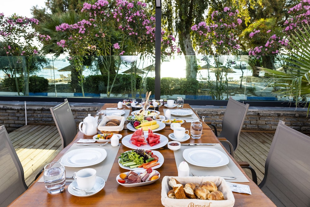 Yalipark Beach Hotel 50/65