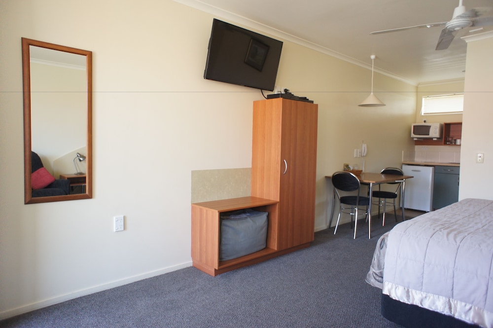STUDIO, QUEEN BED, ACCESSIBLE