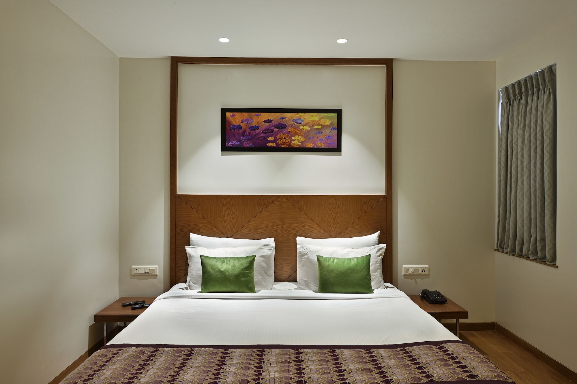 DELUXE, TWIN BEDS