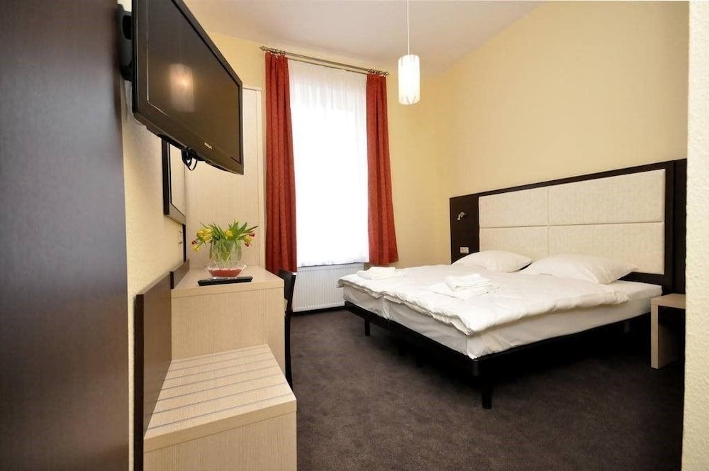 Hotel Bova 7/23