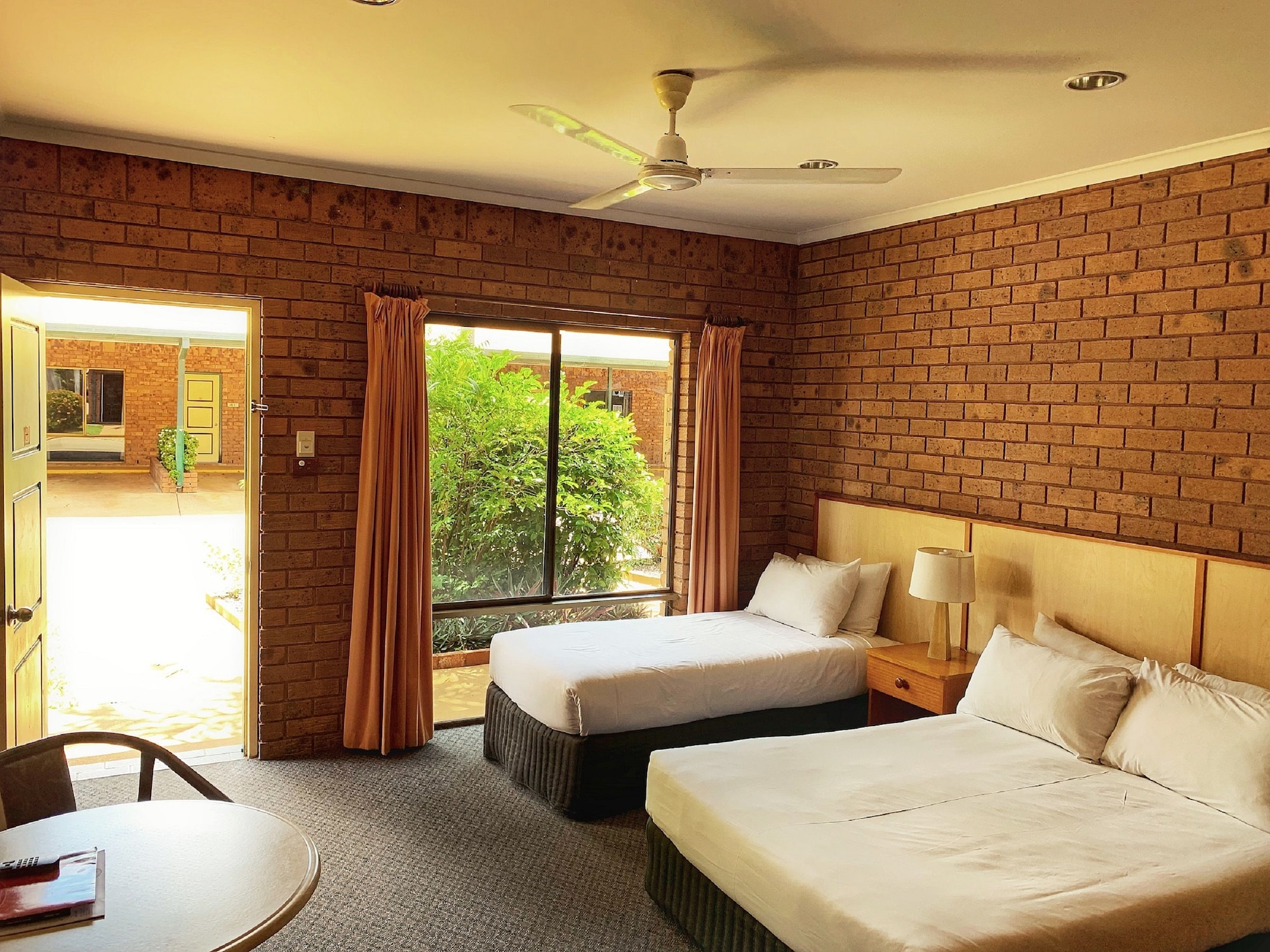 Motel, 1 Double and 1 Single Bed