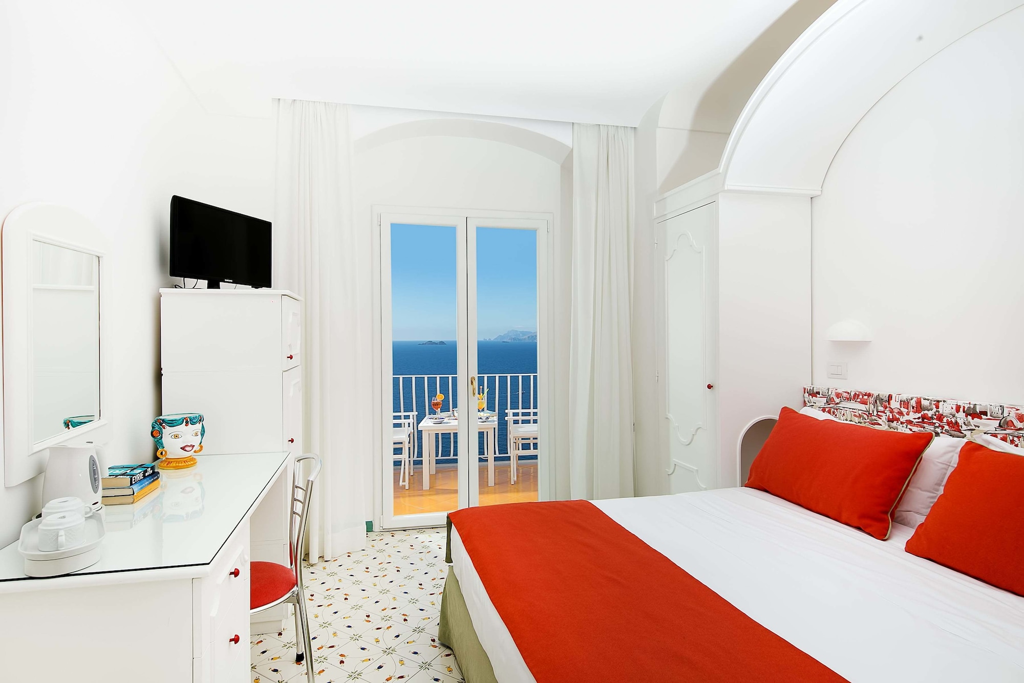 DELUXE, DOUBLE OR TWIN BED, SEA VIEW, BALCONY