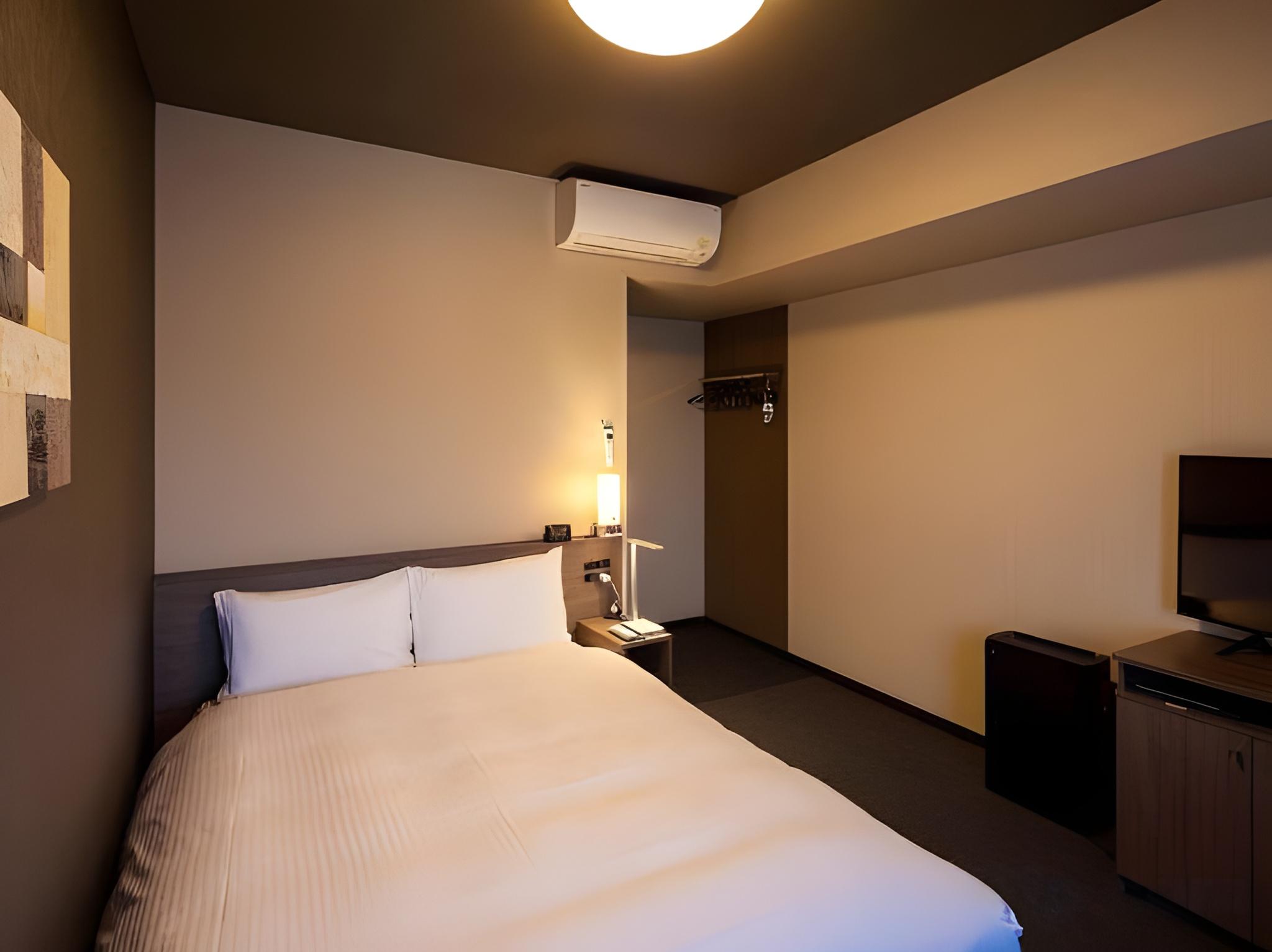 Semi Room, Semi Double Bed, Electronic Cigarette Only