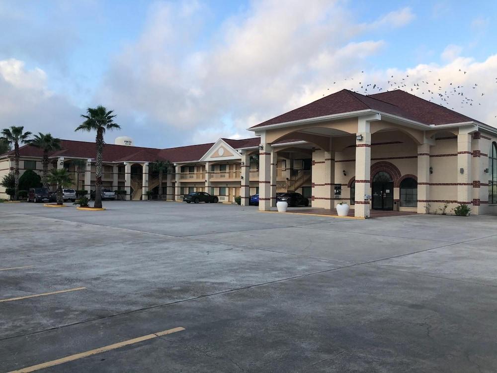 Porter Executive Inn & Suites 12/12