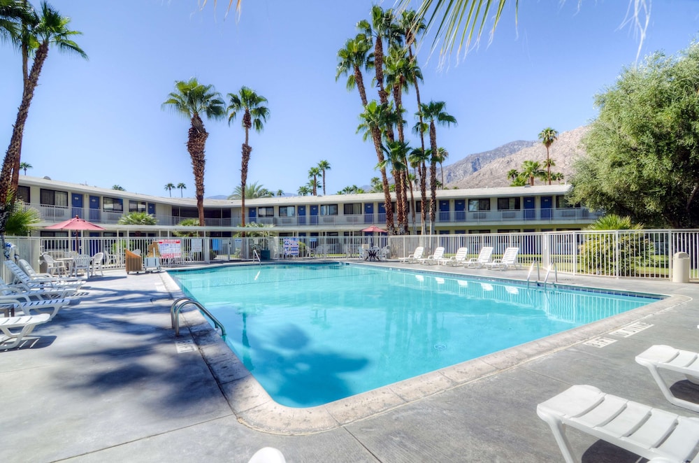 Motel6 Palm Springs, CA - East - Palm Canyon 26/50