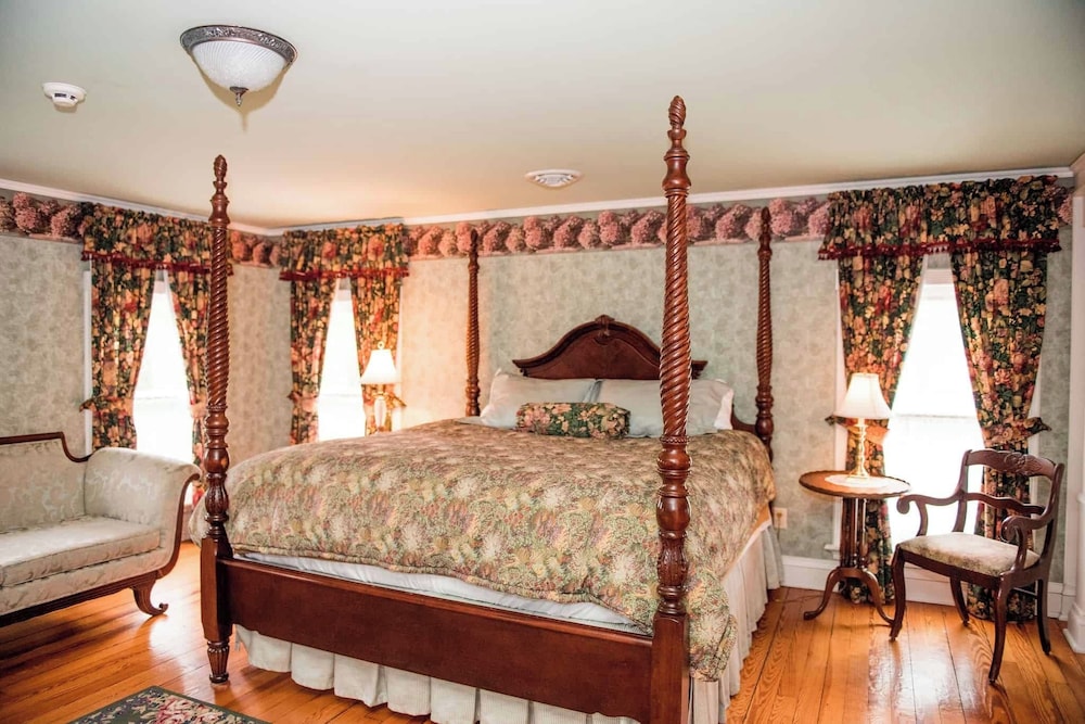 Springside Inn 20/44