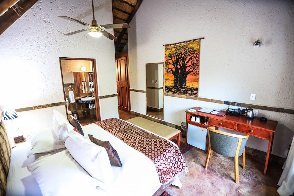 Suite, King Bed 5/7