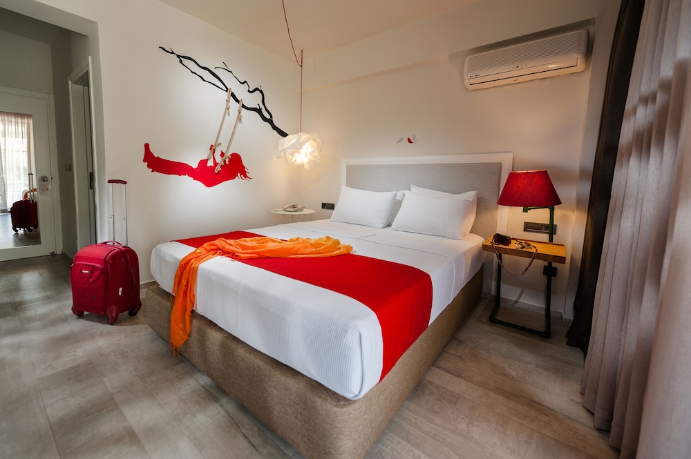 ROOM, SINGLE, GARDEN AREA