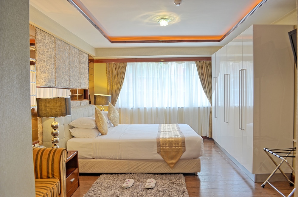 DELUXE, STUDIO, SUITE