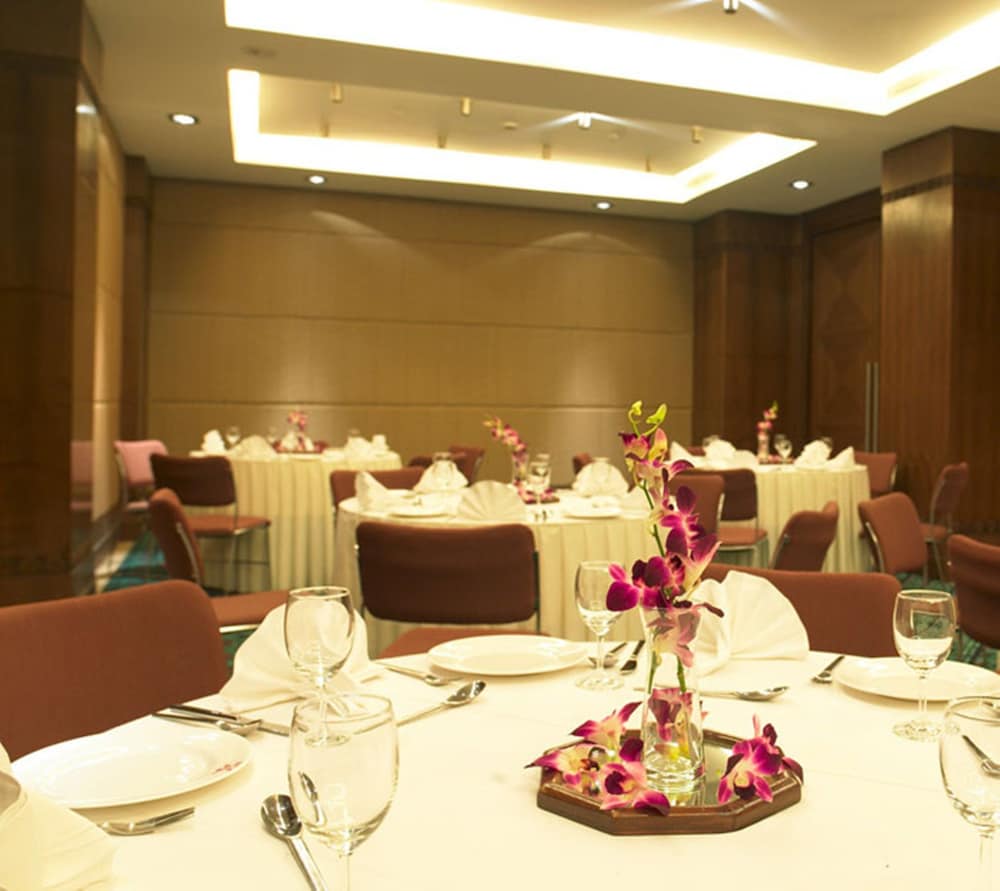 Royal Orchid Central Jaipur 46/58