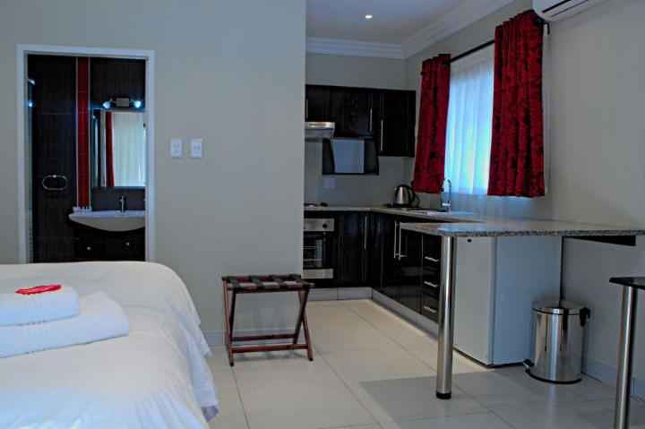Goodey's Guesthouse 10/24