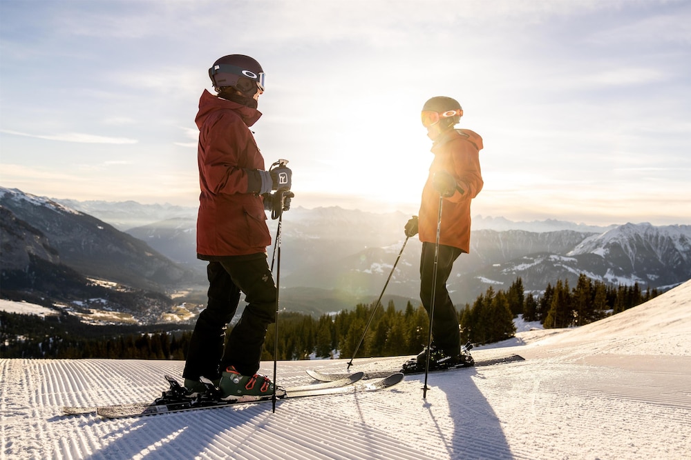 Me and All Hotel Flims, by Hyatt 60/62