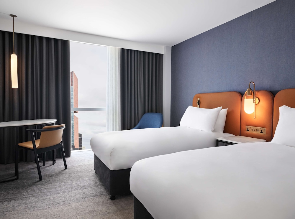 ROOM, TWIN BEDS