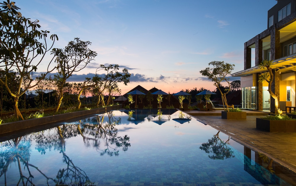 Hotel Santika Banyuwangi 50/50