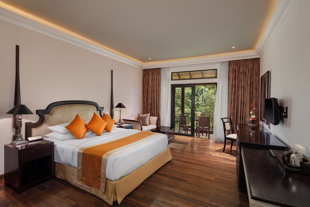 Earls Regency Hotel 7/43