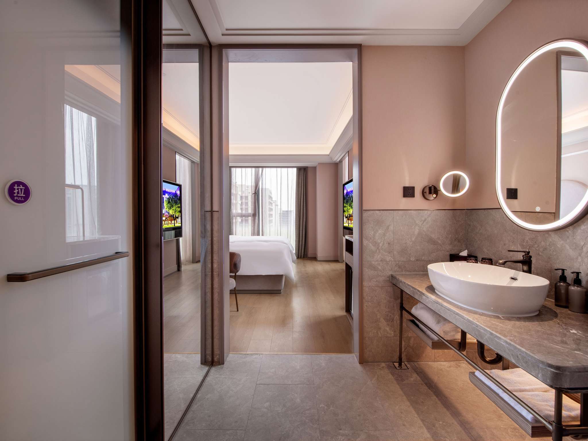 Mercure Chengdu West Expo City 34/36