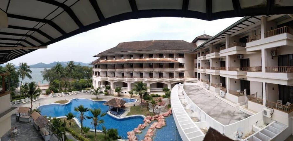 THE ORIENT STAR RESORT LUMUT 39/39