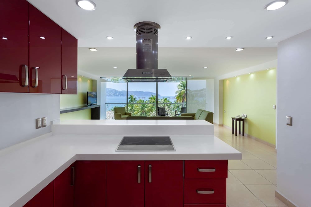 Ramada by Wyndham Acapulco Hotel and Suites 7/61