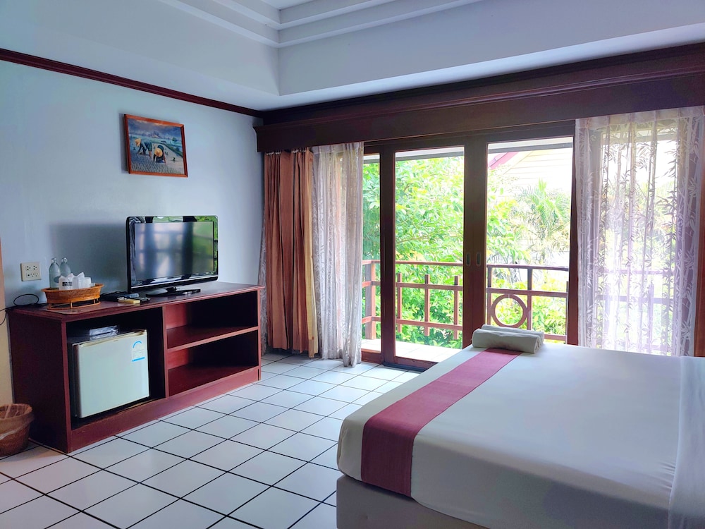 Thongpaeka Hotel 13/50