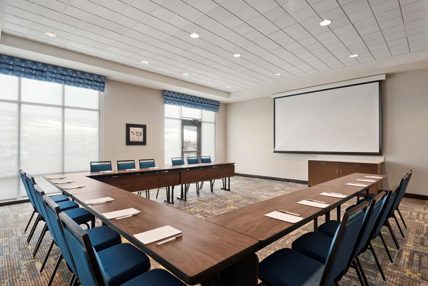 Hampton Inn & Suites by Hilton Kelowna Airport 14/21