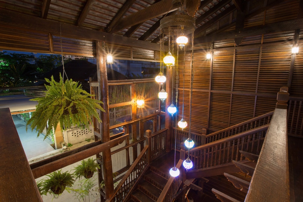 Nightbazaar Inn Hotel 26/48